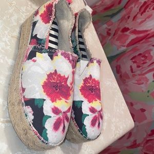 💜 Betsey Johnson Floral Platforms 💜